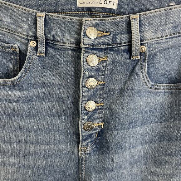 LOFT Curvy Kick Crop Flare Jeans Size 10 30 Light Wash Button Fly Frayed Hem - Picture 2 of 6
